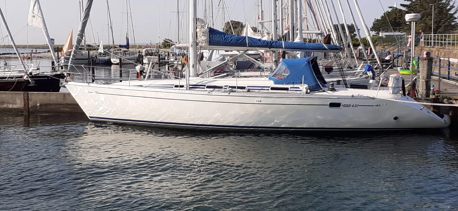 Überführtes Boot auf dem Wasser