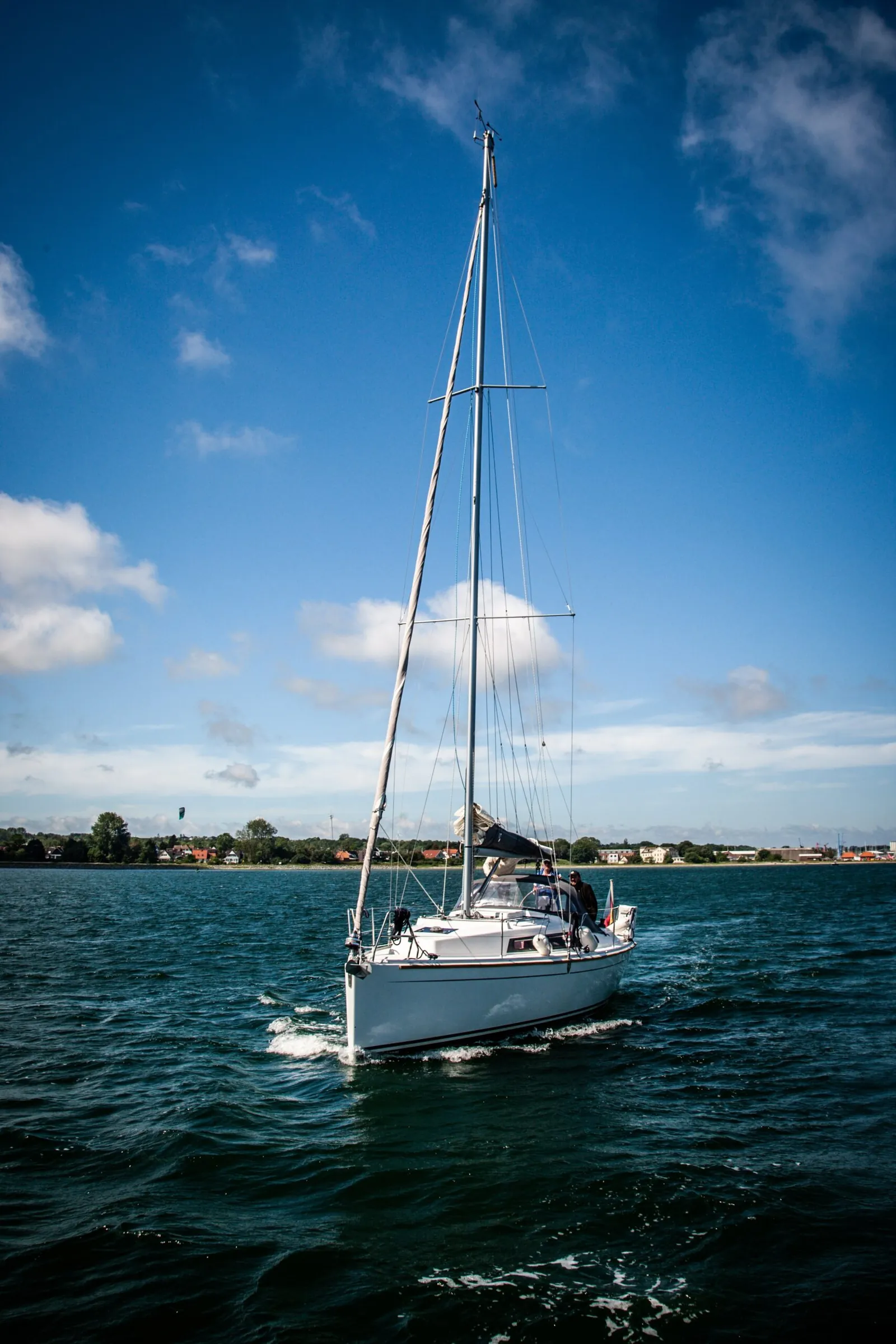 Yacht unter Segeln